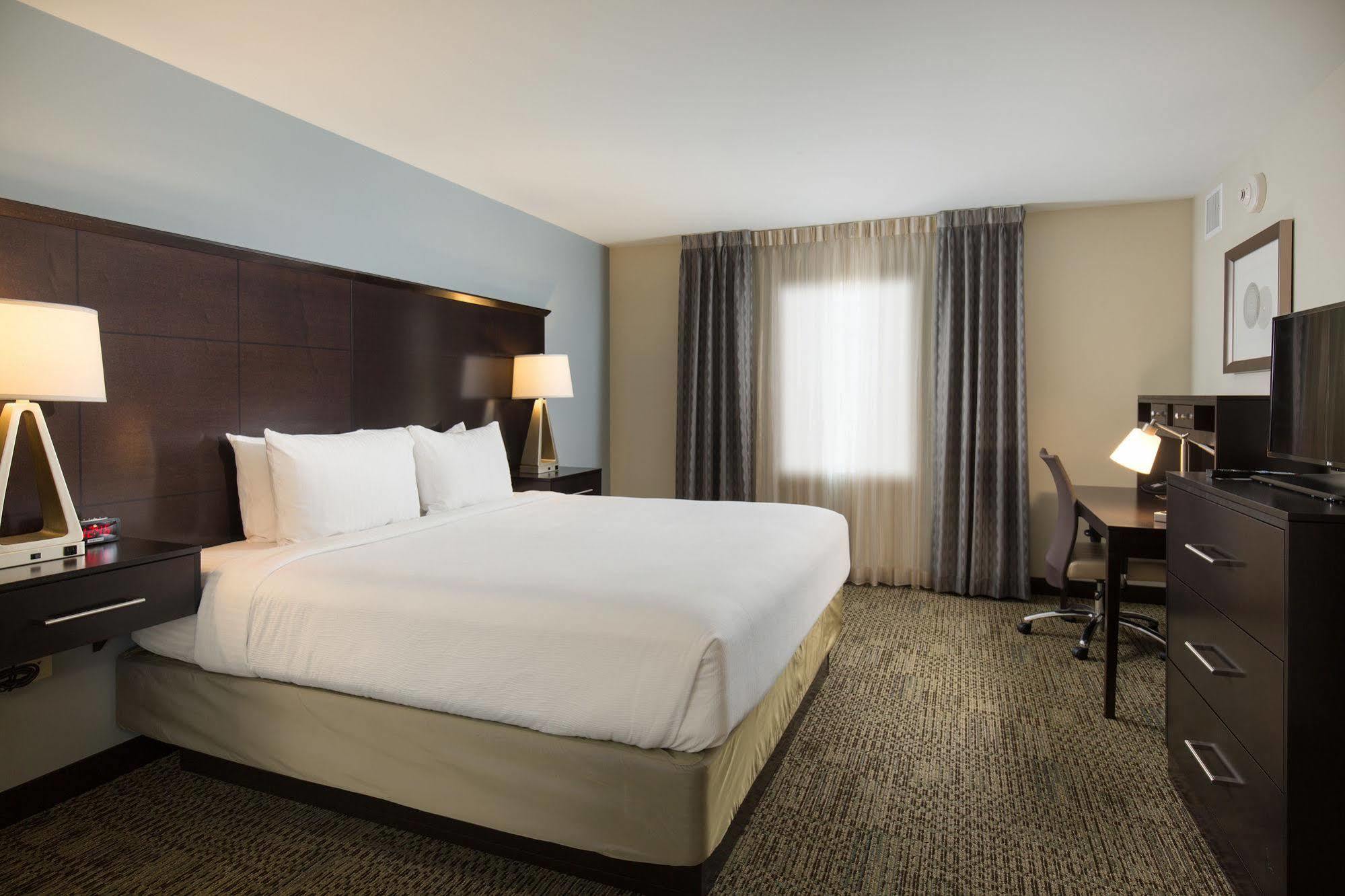 Staybridge Suites Corona South By Ihg Esterno foto