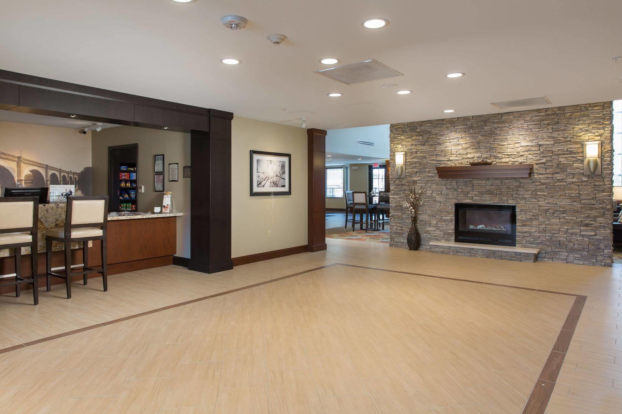 Staybridge Suites Corona South By Ihg Esterno foto